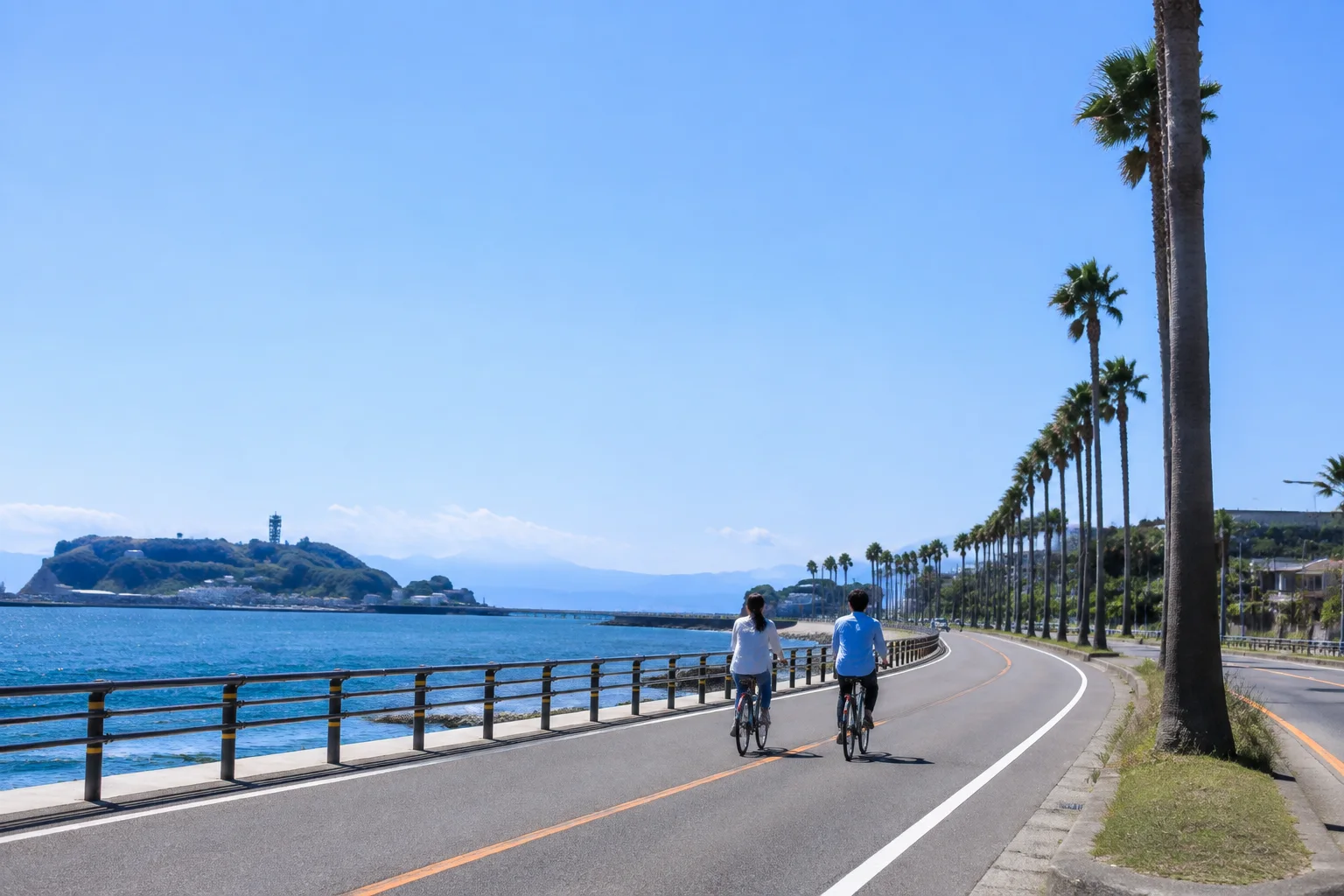 海沿いを走る自転車